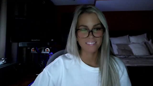 Gallery image thumbnail from Cora9's myfreecams stream on, 12/17/2025, 06:13 image 20 of 20