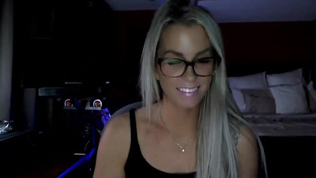 Gallery image thumbnail from Cora9's myfreecams stream on, 12/18/2025, 06:05 image 3 of 20