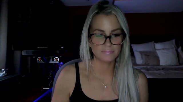 Gallery image thumbnail from Cora9's myfreecams stream on, 12/18/2025, 06:05 image 19 of 20
