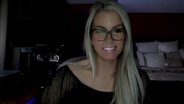 Gallery image thumbnail from Cora9's myfreecams stream on, 03/11/2026, 04:21 image 7 of 20