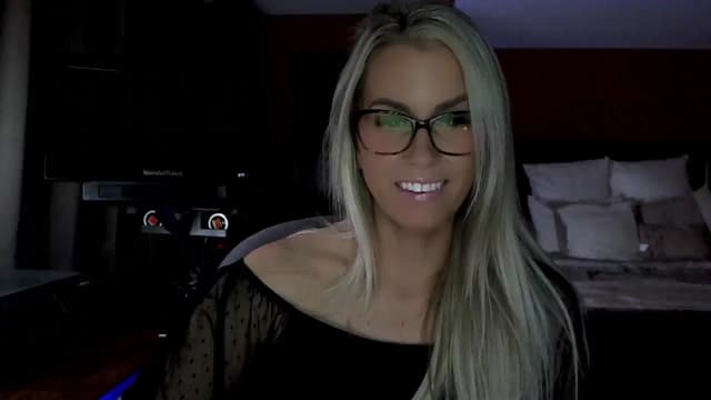 Gallery image thumbnail from Cora9's myfreecams stream on, 03/11/2026, 04:21 image 1 of 20