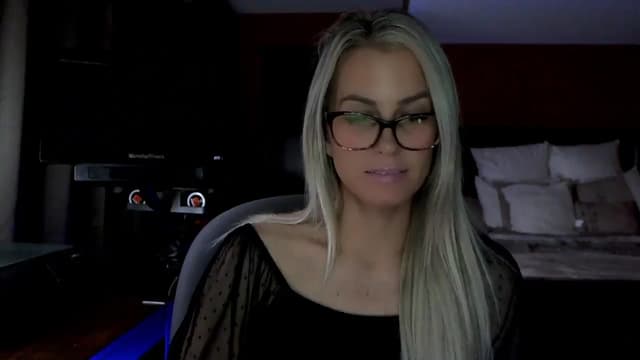 Gallery image thumbnail from Cora9's myfreecams stream on, 03/11/2026, 04:21 image 17 of 20