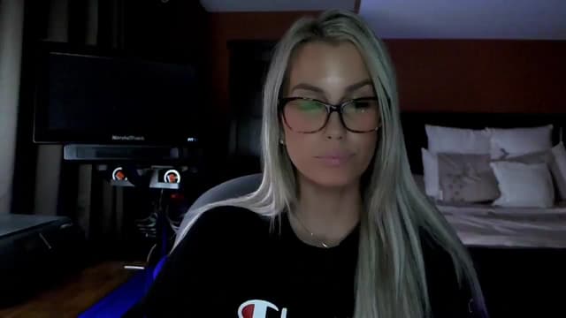 Gallery image thumbnail from Cora9's myfreecams stream on, 03/24/2026, 04:54 image 14 of 20