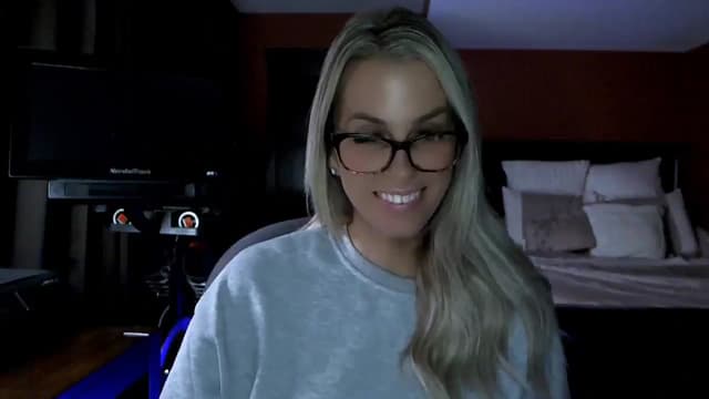 Gallery image thumbnail from Cora9's myfreecams stream on, 04/29/2026, 05:52 image 11 of 20