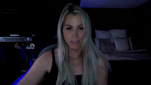 Gallery image thumbnail from Cora9's myfreecams stream on, 06/10/2026, 06:08 image 11 of 20