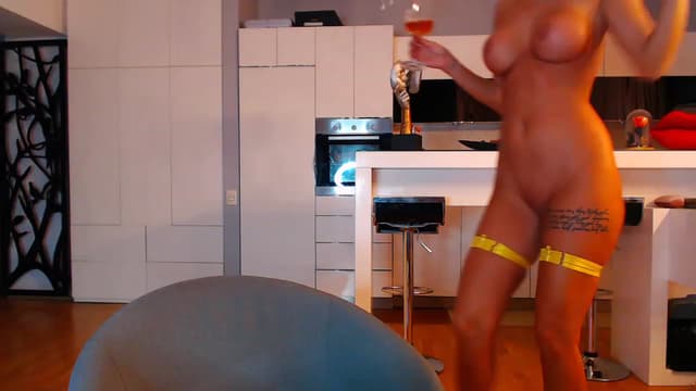 Gallery image thumbnail from D_y_y's myfreecams stream on, 11/23/2022, 04:07 image 8 of 20
