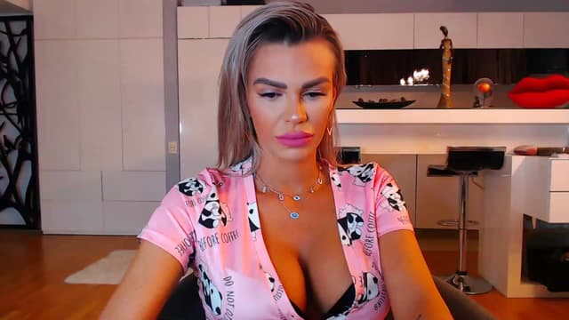 Gallery image thumbnail from D_y_y's myfreecams stream on, 12/08/2022, 01:58 image 4 of 20