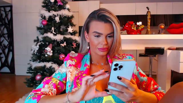 Gallery image thumbnail from D_y_y's myfreecams stream on, 12/15/2022, 01:58 image 6 of 20