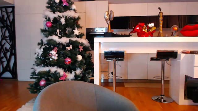 Gallery image thumbnail from D_y_y's myfreecams stream on, 12/15/2022, 03:45 image 10 of 20