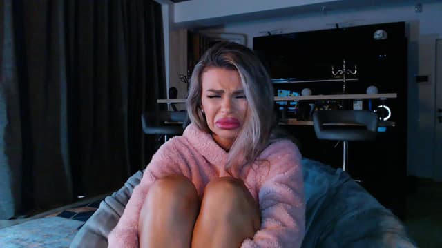 Gallery image thumbnail from D_y_y's myfreecams stream on, 03/28/2023, 04:29 image 15 of 20
