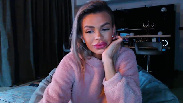Gallery image thumbnail from D_y_y's myfreecams stream on, 03/28/2023, 04:29 image 11 of 20