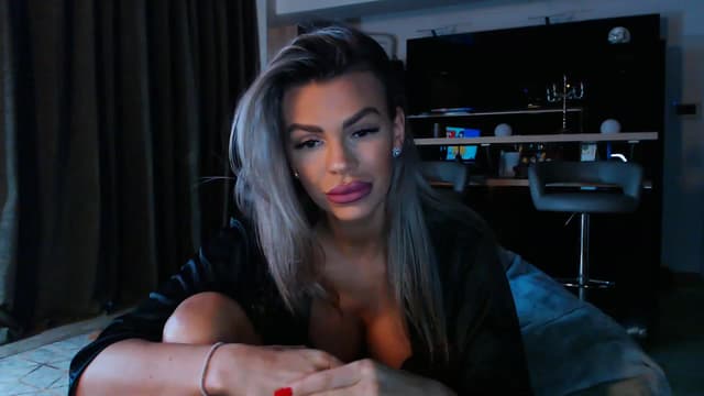 Gallery image thumbnail from D_y_y's myfreecams stream on, 03/30/2023, 04:18 image 17 of 20