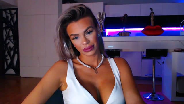 Gallery image thumbnail from D_y_y's myfreecams stream on, 04/06/2023, 03:54 image 1 of 20