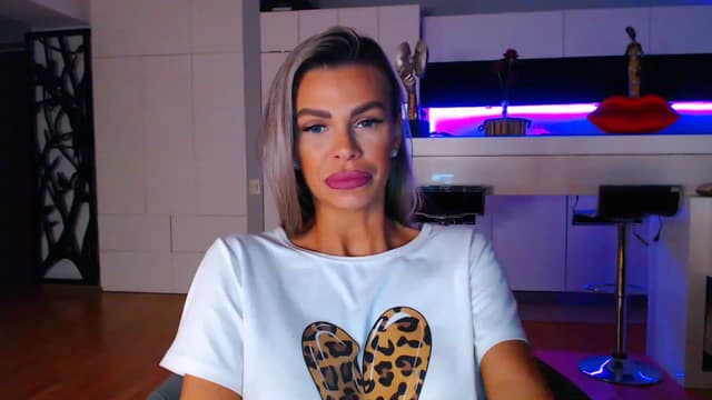 Gallery image thumbnail from D_y_y's myfreecams stream on, 04/08/2023, 04:19 image 17 of 20