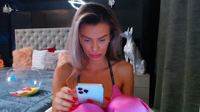 Gallery image thumbnail from D_y_y's myfreecams stream on, 10/12/2023, 04:58 image 17 of 20