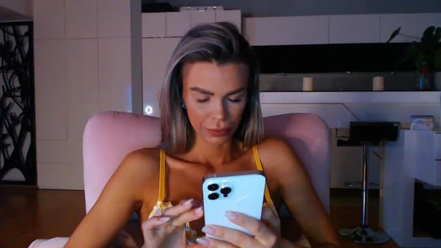 Gallery image thumbnail from D_y_y's myfreecams stream on, 03/01/2024, 06:23 image 2 of 20