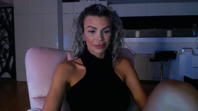 Gallery image thumbnail from D_y_y's myfreecams stream on, 04/03/2024, 17:45 image 17 of 20