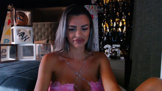 Gallery image thumbnail from D_y_y's myfreecams stream on, 07/21/2025, 05:27 image 10 of 20