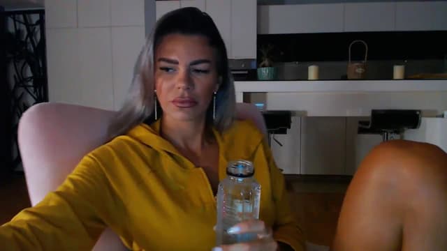 Gallery image thumbnail from D_y_y's myfreecams stream on, 09/16/2025, 05:02 image 2 of 20