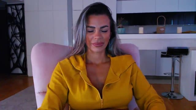 Gallery image thumbnail from D_y_y's myfreecams stream on, 09/16/2025, 05:02 image 12 of 20