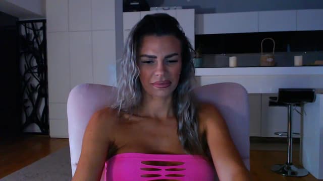 Gallery image thumbnail from D_y_y's myfreecams stream on, 09/19/2025, 05:13 image 8 of 20
