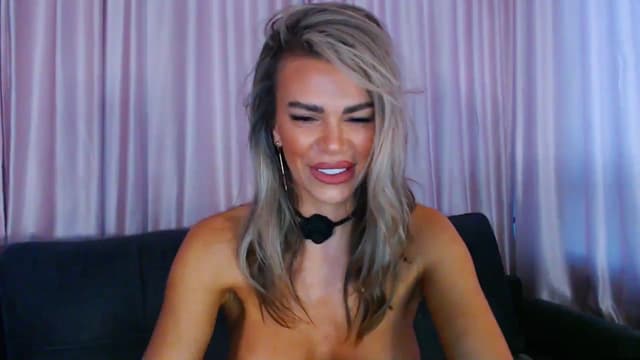 Gallery image thumbnail from D_y_y's myfreecams stream on, 10/19/2025, 05:19 image 14 of 20