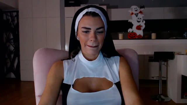 Gallery image thumbnail from D_y_y's myfreecams stream on, 10/31/2025, 05:05 image 16 of 20