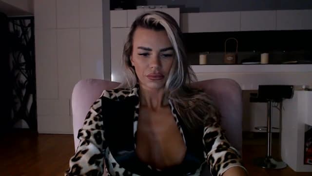 Gallery image thumbnail from D_y_y's myfreecams stream on, 11/08/2025, 05:48 image 6 of 20