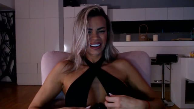 Gallery image thumbnail from D_y_y's myfreecams stream on, 12/04/2025, 06:56 image 3 of 20