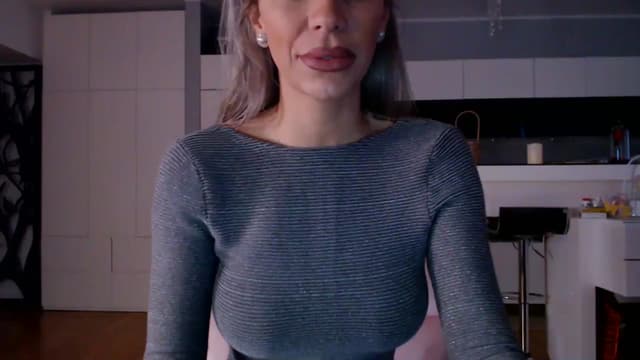Gallery image thumbnail from D_y_y's myfreecams stream on, 12/17/2025, 06:20 image 17 of 20