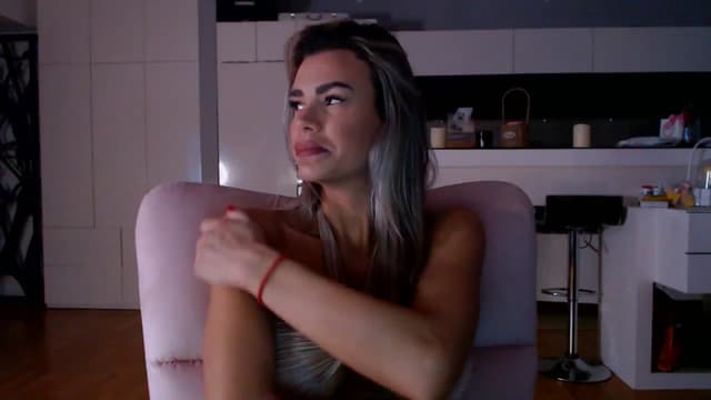 Gallery image thumbnail from D_y_y's myfreecams stream on, 01/04/2026, 06:53 image 14 of 20