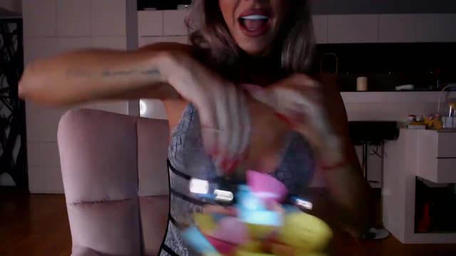 Gallery image thumbnail from D_y_y's myfreecams stream on, 01/07/2026, 05:03 image 1 of 20