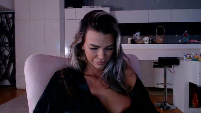 Gallery image thumbnail from D_y_y's myfreecams stream on, 03/18/2026, 04:45 image 7 of 20