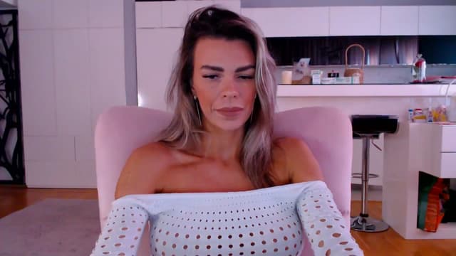 Gallery image thumbnail from D_y_y's myfreecams stream on, 04/07/2026, 05:04 image 13 of 20