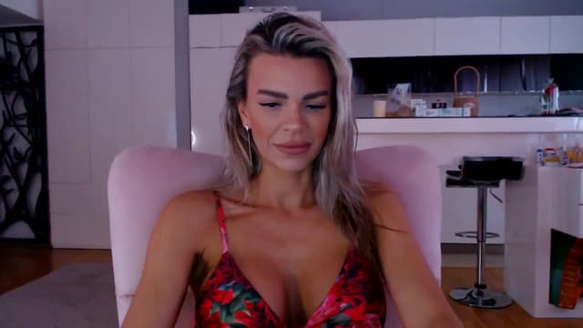 Gallery image thumbnail from D_y_y's myfreecams stream on, 04/10/2026, 05:25 image 16 of 20