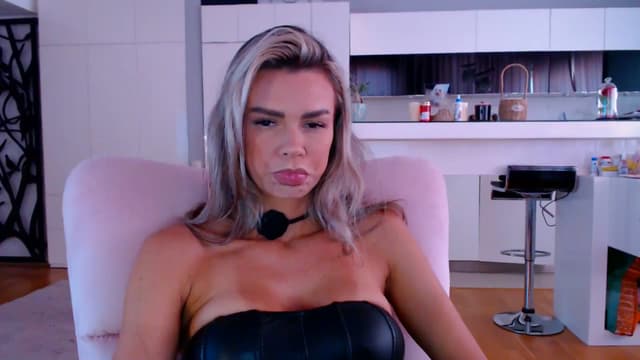 Gallery image thumbnail from D_y_y's myfreecams stream on, 04/23/2026, 05:15 image 19 of 20