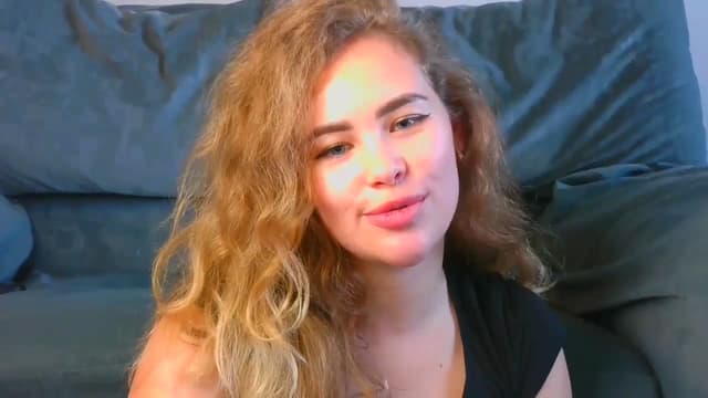 Gallery image thumbnail from Darsi's myfreecams stream on, 12/18/2023, 12:12 image 16 of 20