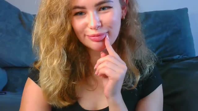 Gallery image thumbnail from Darsi's myfreecams stream on, 12/18/2023, 12:12 image 11 of 20