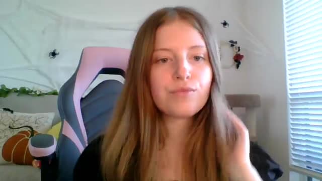 Gallery image thumbnail from Effie's myfreecams stream on, 10/28/2025, 24:01 image 19 of 20