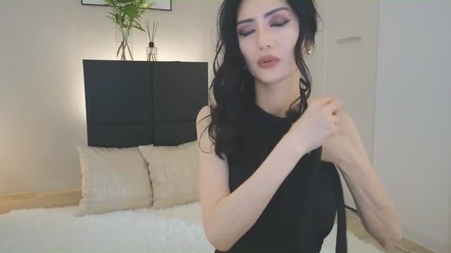 Gallery image thumbnail from Eleah's myfreecams stream on, 06/29/2025, 11:07 image 7 of 20