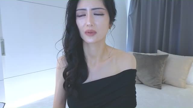 Gallery image thumbnail from Eleah's myfreecams stream on, 03/08/2026, 04:33 image 2 of 20