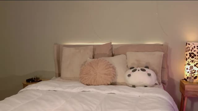 Gallery image thumbnail from Elyse's myfreecams stream on, 05/17/2026, 10:10 image 1 of 20