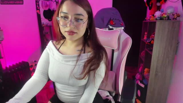 Gallery image thumbnail from Emoon's myfreecams stream on, 08/13/2023, 11:34 image 6 of 20