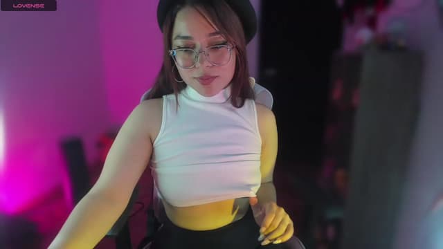 Gallery image thumbnail from Emoon's myfreecams stream on, 09/17/2023, 20:20 image 18 of 20
