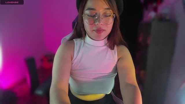 Gallery image thumbnail from Emoon's myfreecams stream on, 09/17/2023, 20:20 image 19 of 20