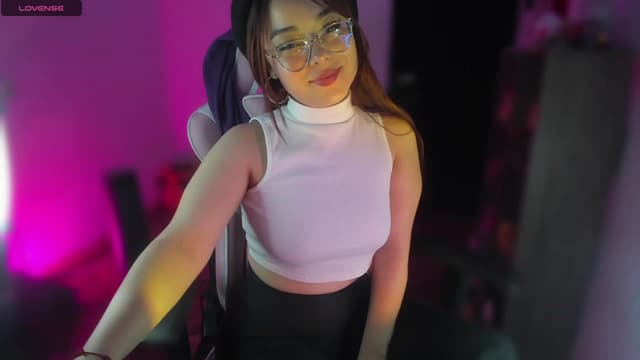 Gallery image thumbnail from Emoon's myfreecams stream on, 09/18/2023, 01:08 image 11 of 20