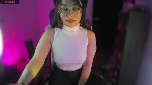 Gallery image thumbnail from Emoon's myfreecams stream on, 09/18/2023, 01:08 image 16 of 20
