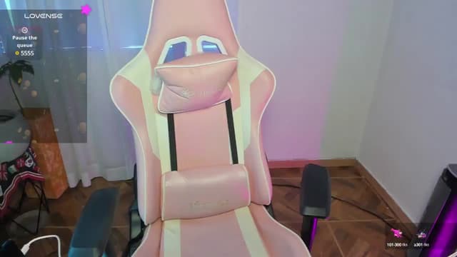 Gallery image thumbnail from Emoon's myfreecams stream on, 05/13/2025, 12:12 image 15 of 20