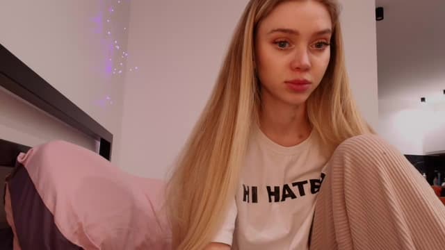 Gallery image thumbnail from Evali's myfreecams stream on, 04/05/2026, 19:11 image 17 of 20