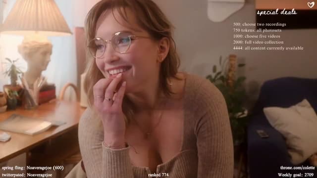 Gallery image thumbnail from Femme's myfreecams stream on, 04/19/2024, 17:40 image 16 of 20